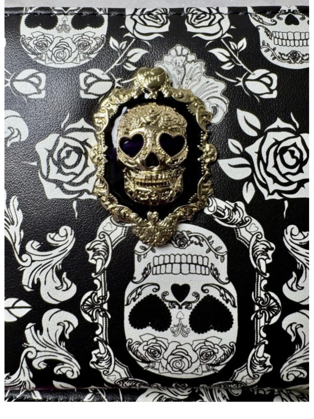 Betsey Johnson Skulls& Roses Zip Around Wristlet Wallet Black & White Gold Goth